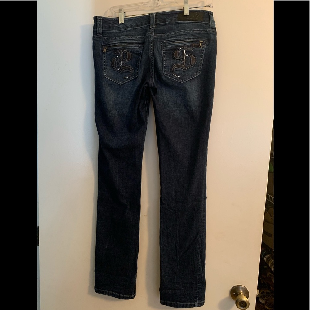 Seven jeans. Size 28x32. Slim straight fit.